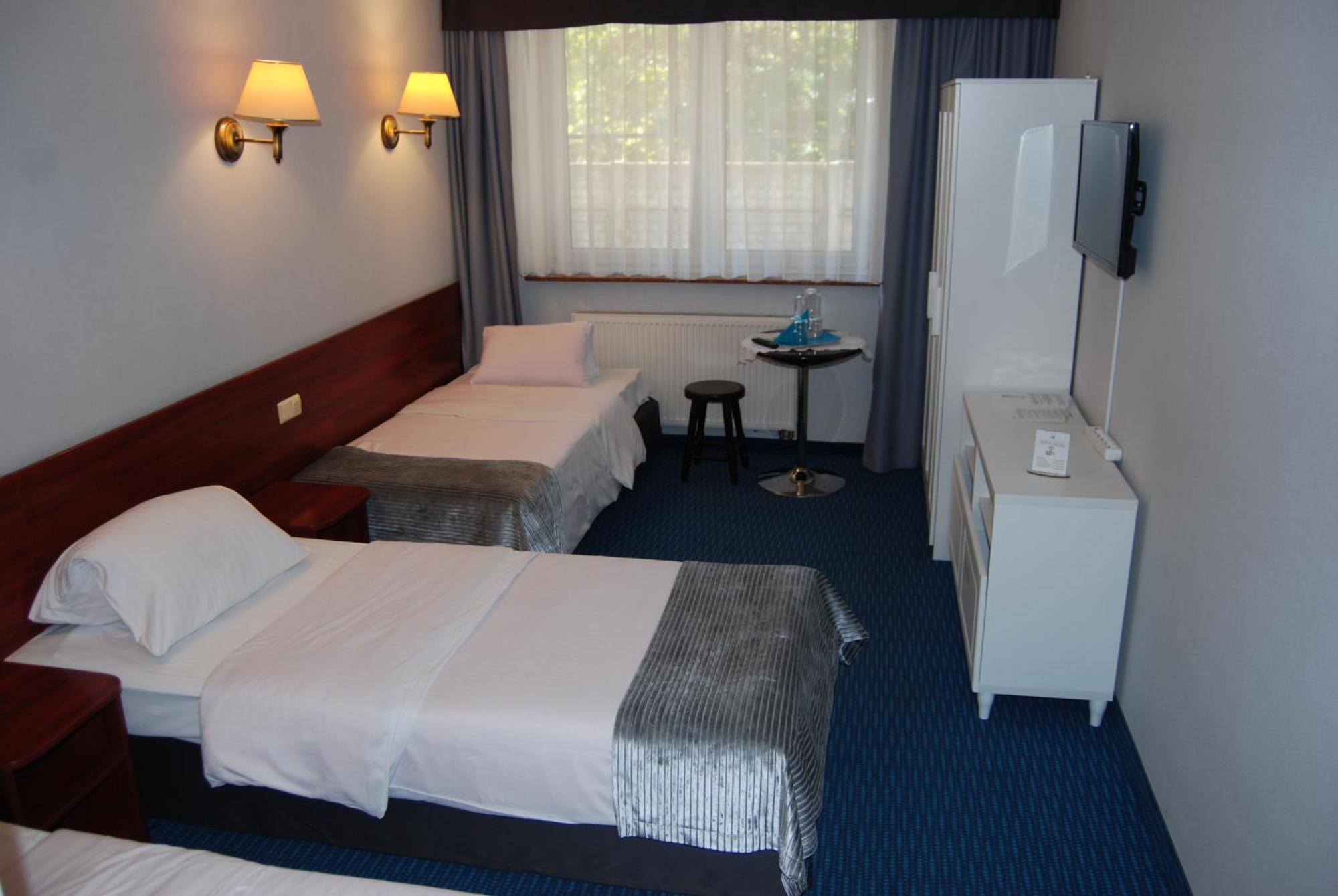 Amigo Hotel Sulejówek Kültér fotó