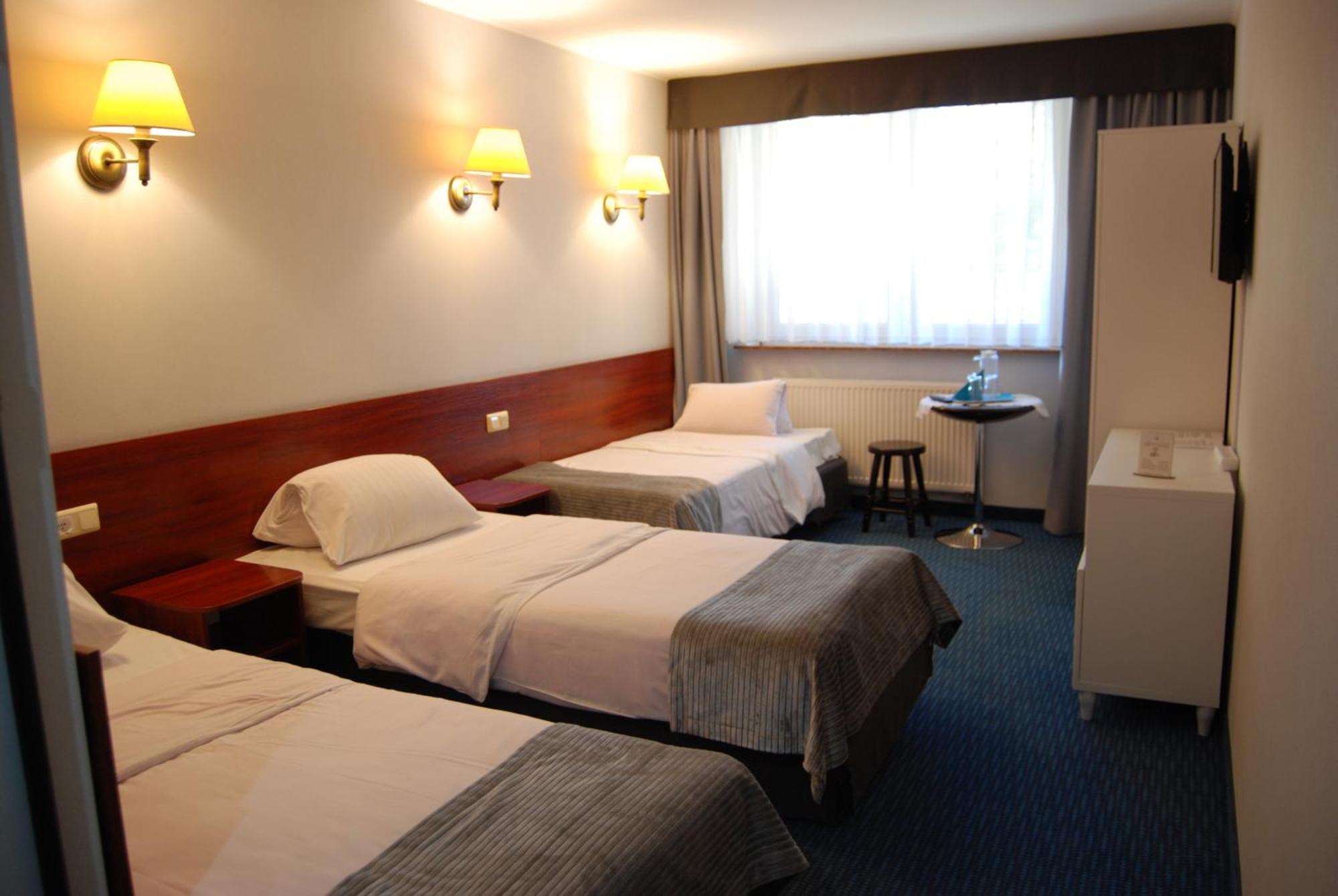 Amigo Hotel Sulejówek Kültér fotó